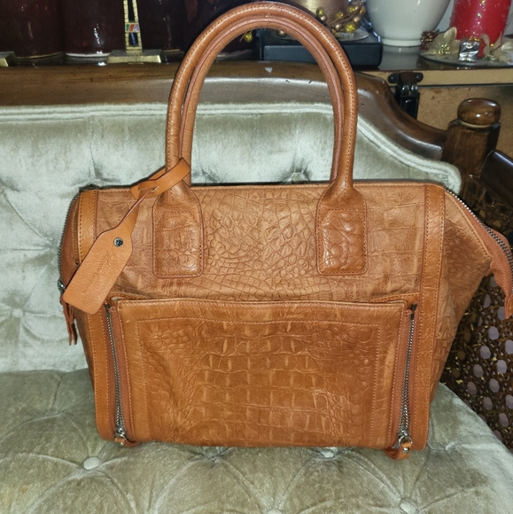 Kenneth Cole New York Handbags - Authentic Kenneth Cole Tote bag